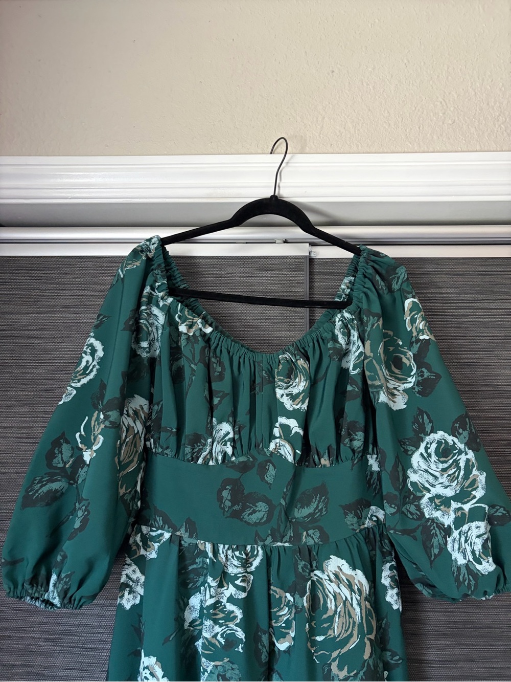 VACATION DRESS IN VINTAGE GREEN ROSES - VIXEN BY MICHELINE PITT - Picture 5 of 6